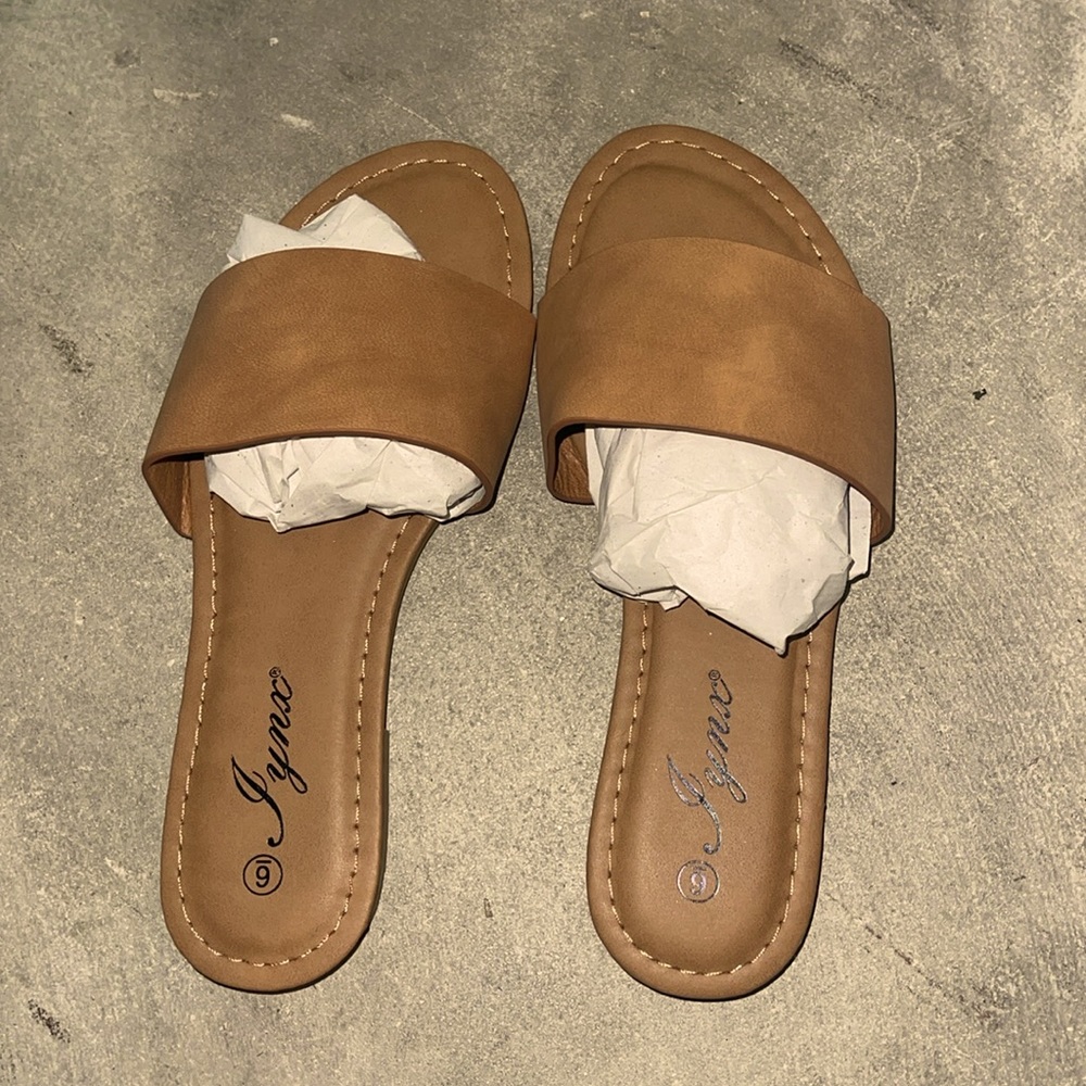 BRAND NEW JYNX Tan Slides